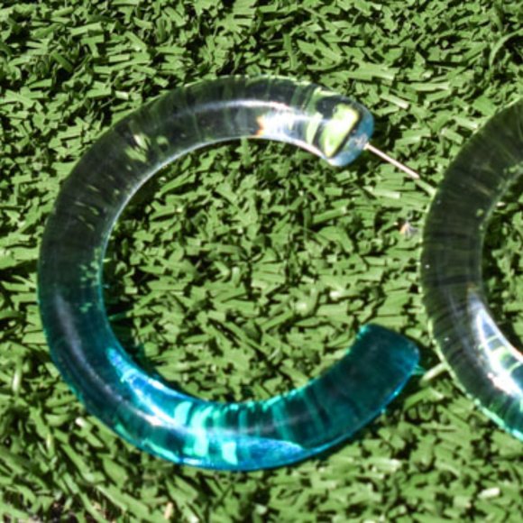 2.25" CLEAR/BLUE OMBRE TRANSLUCENT CHUNKY EARRINGS - Picture 12 of 12